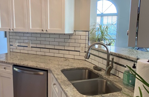 Myrtle Grove Casa | Saltwater Pool-Hottub-4 BR 3 BA-King beds-7 miles to the Beach!