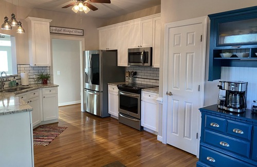 Myrtle Grove Casa | Saltwater Pool-Hottub-4 BR 3 BA-King beds-7 miles to the Beach!