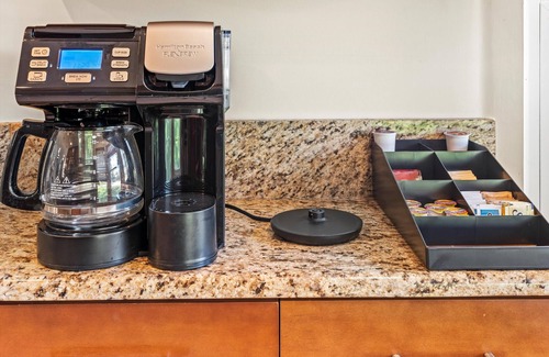 Isle of Palms Casa | Turquoise Oasis I Family & Dog Friendly I Saltwater Pool I Firepits