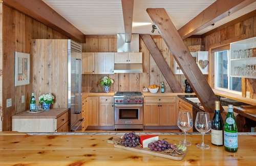 Ventura Casa | Saltwood Cabin - Oceanfront Bliss