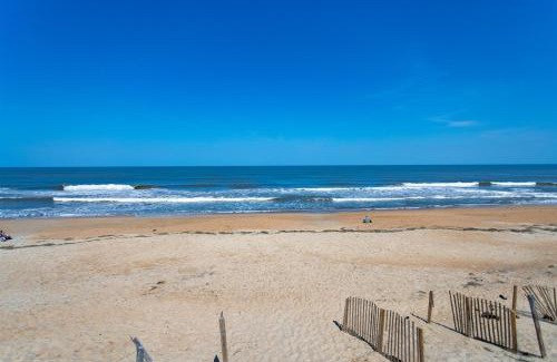 Duck Casa | Salty Breeze - Walk to Beach - Pool - Hot Tub - EV