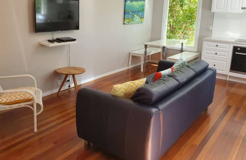 Moreton Bay Region Casa | Salty Dog Cottage - Se admiten perros bienvenidos - 400 m hasta Kings Beach