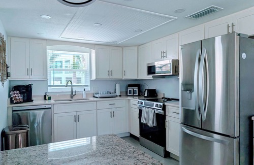 Holmes Beach Casa | Salty Harbor AMI pool retreat near the Beach