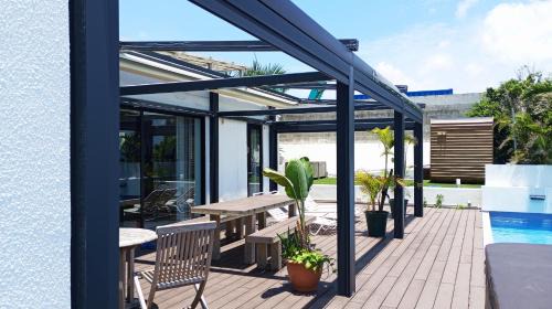 Urasoe Casa | SALTY HOUSE：海が目の前！
