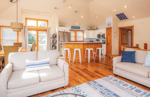 Monteray Shores Casa | Salty Paws. Pet Friendly. Minutes to Beach. Ocean Views.