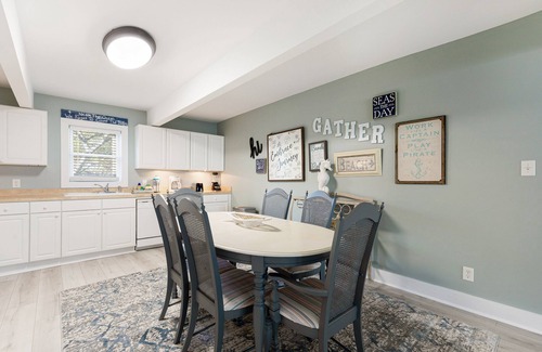 Folly Beach Villa | Salty Shack Unit B - 1 st block E Arctic Ave - Al otro lado de la playa