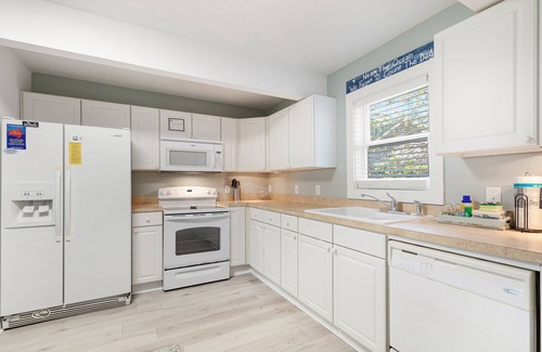 Folly Beach Villa | Salty Shack Unit B - 1 st block E Arctic Ave - Al otro lado de la playa