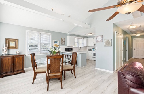 Folly Beach Villa | Salty Shack Unit C - 1 st block E Arctic Ave - Al otro lado de la playa