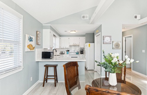 Folly Beach Villa | Salty Shack Unit C - 1 st block E Arctic Ave - Al otro lado de la playa