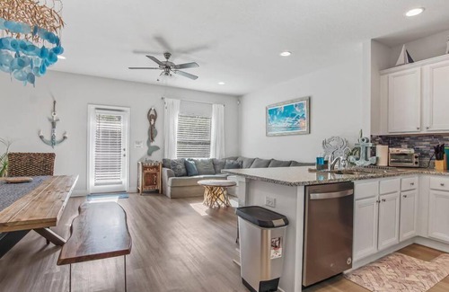 Thomas Drive Casa | Salty Shell Cottage. Spacious 3 bed,2 1/2 bath with pool.