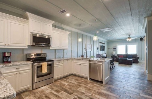 Crystal Beach Casa | Salty Suites, beachfront, opt golf cart