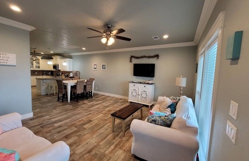 Port Bolivar Casa | Salty Suites Cottage 6~Beachfront! Opt beach cart!