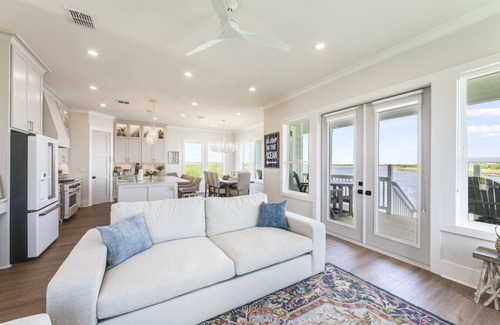 Port Aransas Apartamento | Salty Sunset Bay breeze, golden skies, and coastal vibes