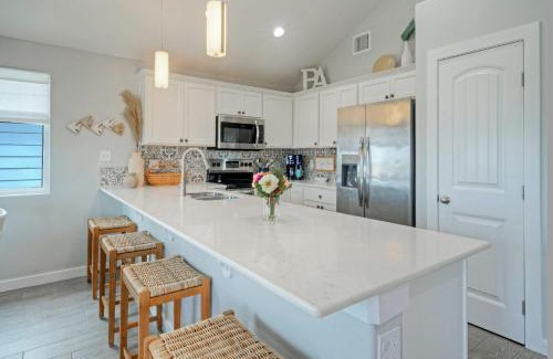 Cinnamon Shore Casa | Salty Texan by AvantStay Central Location Views