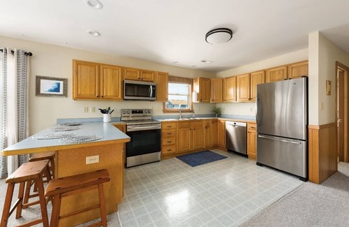 Kill Devil Hills Cabaña | Salty Vibes/2 Blocks to Beach/Close Beach Access/Wright Memorial & Ocean Views