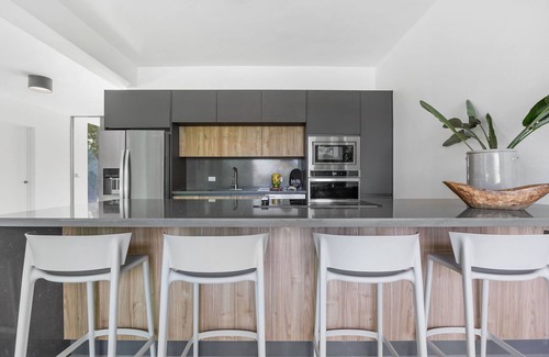 Jarealito Casa | Salty Villa | Modern Beachfront Oasis