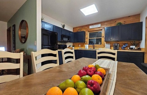 Saluda Cabina | Saluda Summit Cabin at Cabin Fever