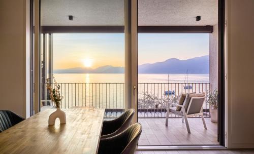 Torri del Benaco Apartamento | SalvatoreHomes - Luxurious Dreamview Waterfront Apartment in Torri del Benaco with Pool - Casa Azura - a 5 Star Luxury Collection at Lake Garda