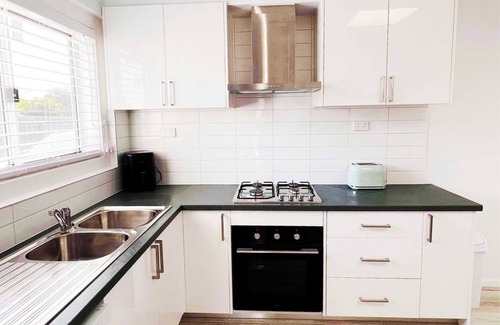 Moe Casa | Sam's Cottage on Hennessey