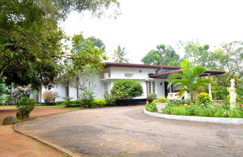 Ganga Ihala Korale Casa | Sama Uyana Holiday Bungalow