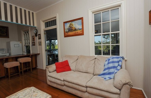 Mount Samson Casa | Samford Lakes - The Cottage