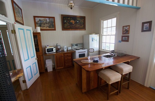 Mount Samson Casa | Samford Lakes - The Cottage