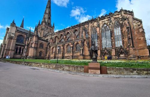 Lichfield Apartamento | Samuels' a duplex apartment by Spires Accommodation in Lichfield City Centre