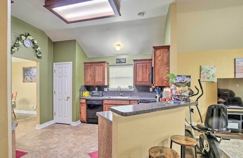 Heritage Casa | San Antonio Family Home w/ Deck ~ 16 Mi to Dtwn!