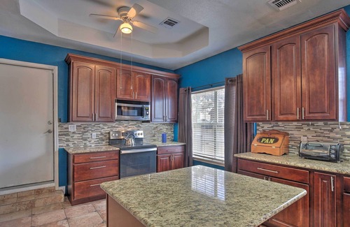 Oak Creek Casa | San Antonio Home w/ Pool & Hot Tub Near SeaWorld!