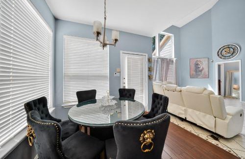 Stone Oak Casa | San Antonio Oasis Hot Tub & Pool Access home