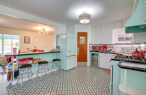 Alamo Heights Casa | San Antonio Retreat w/ Private Hot Tub & Gas Grill
