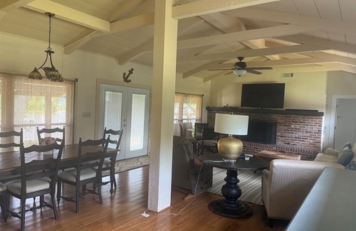 Brazoria Casa | San Bernard River House 4-BR, 3-B stunning river views, fishing pier, boat lift