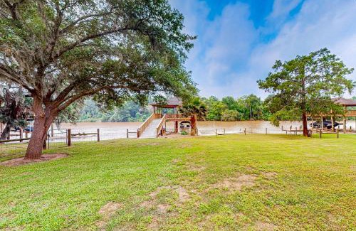 Brazoria Casa | San Bernard River Retreat
