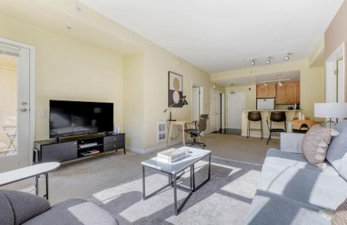 San Bruno Apartamento | San Bruno 2br w pool spa gym nr groceries SFO-1398