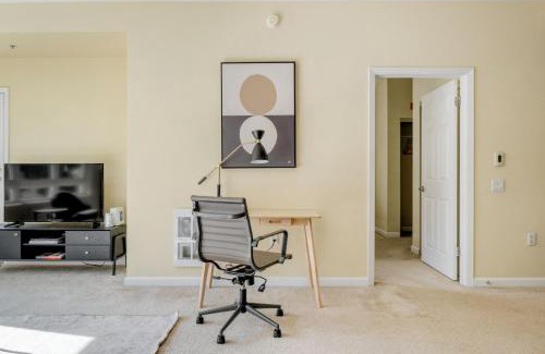 San Bruno Apartamento | San Bruno 2br w pool spa gym nr groceries SFO-1398