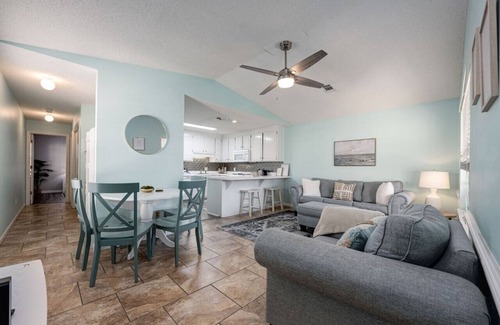 Summer Breeze Casa | SAN-DEE | Affordable Condo + 5min WALK TO BEACH!