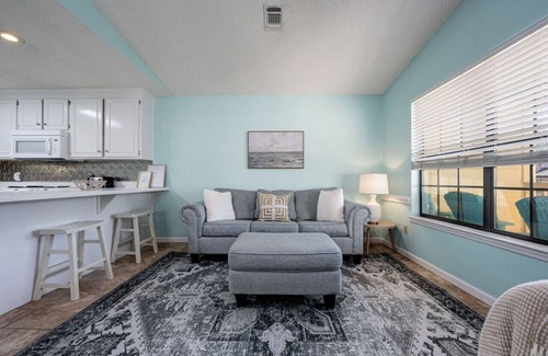 Summer Breeze Casa | SAN-DEE | Affordable Condo + 5min WALK TO BEACH!