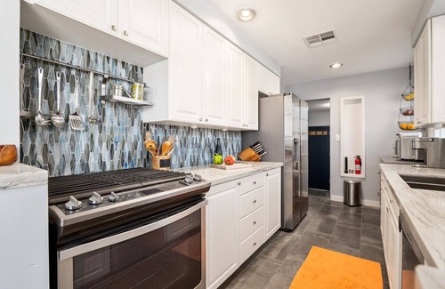 Crown Point Casa | San Diego 2 BD Home with Large, Private Patio!