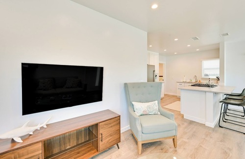 Roseville - Fleet Ridge Cabaña | San Diego Cottage w/ Private Patio: 2 Mi to Beach!