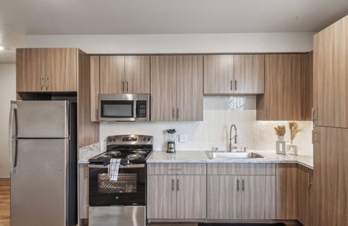 Stockton Apartamento | San Diego Stunner! Spacious 3-Bedroom, 2-Bath apartment in delightful with, AC..