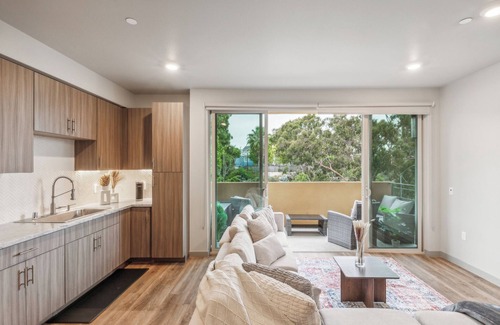 Stockton Apartamento | San Diego Stunner! Spacious 3-Bedroom, 2-Bath apartment in delightful with, AC..