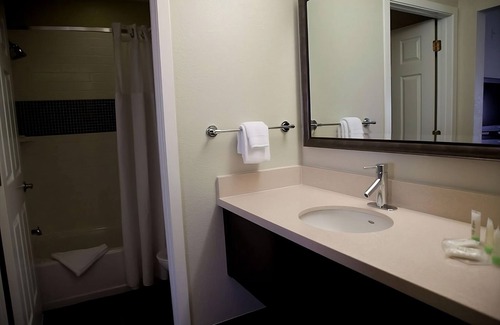 San Bruno Complejo | San Francisco Bay Area Vacay! 2 Pet-friendly Units, Free Breakfast, Full Kitchen