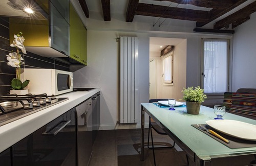 Santa Croce Apartamento | San Giacomo Apartment by Wonderful Italy