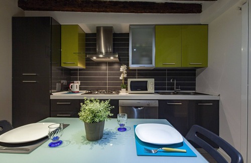 Santa Croce Apartamento | San Giacomo Apartment by Wonderful Italy