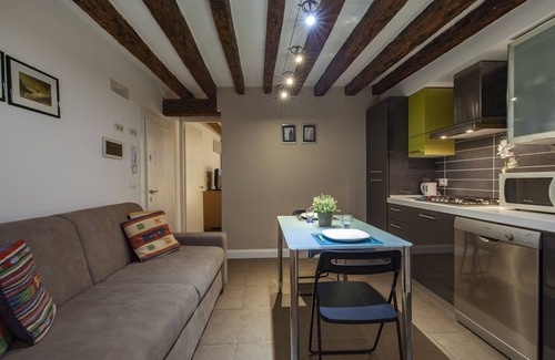 Santa Croce Apartamento | San Giacomo Apartment by Wonderful Italy