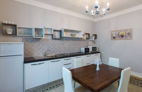 San Gimignano City Centre Apartamento | San Gimignano Town Garden - 8 pax