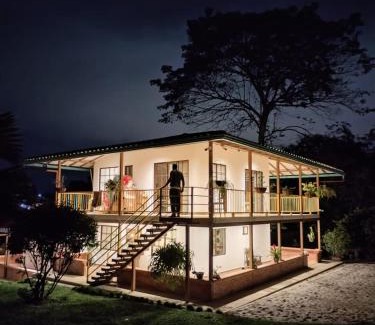 Calarca Cama Y Desayuno | San Jose Coffee farm
