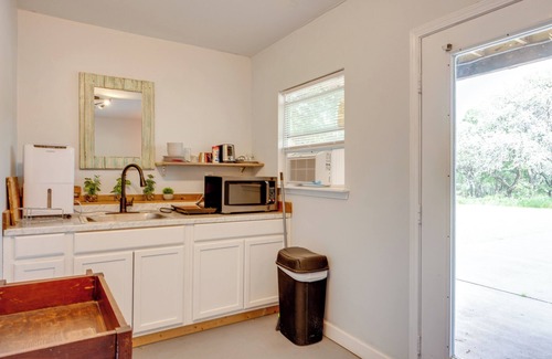 San Marcos Apartamento | San Marcos Apartment on 10 Acres ~ 6 Mi to TSU!