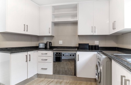 Shaka's Rock Apartamento | San Marino 17 - Tres Habitaciones Piso, Capacidad 6