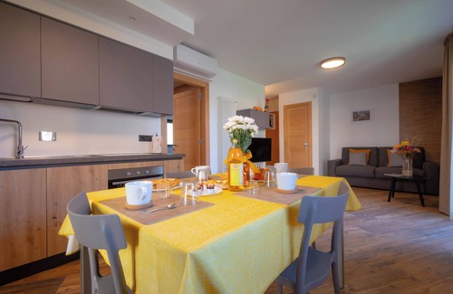 Pont-Saint-Martin Apartamento | Apartamento de tres habitaciones con jardín.